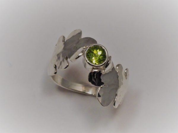 with 4.5mm Peridot